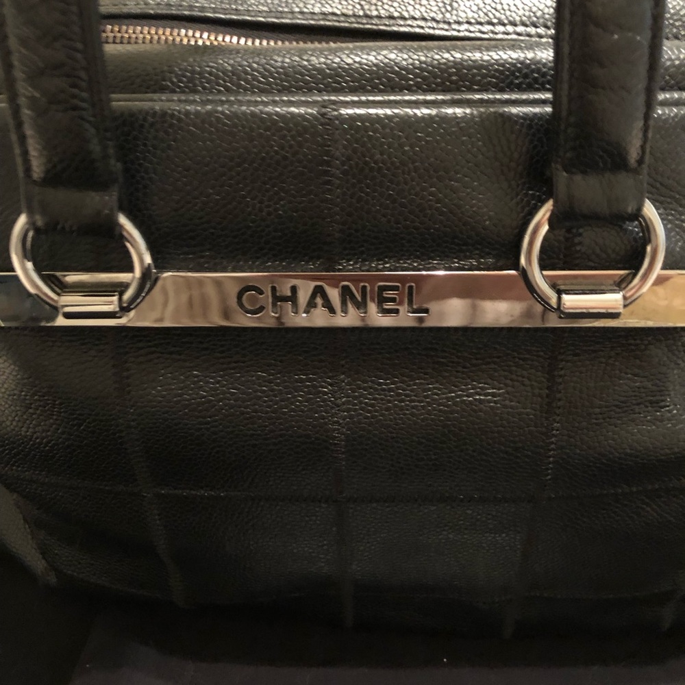 Authentic Chanel bag excellent condition! - Picture 2 of 7